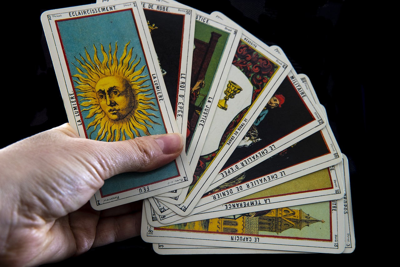 How To Do a Tarot Reading For Someone Else | Step By Step Guide